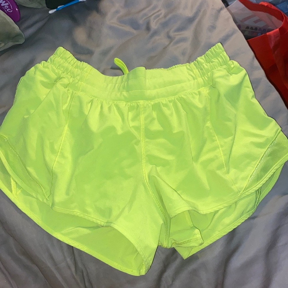 Lulu lemon hotty hot shorts 2.5 size 8